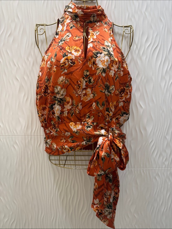 White House Black Market Tops - White House Black Market Floral Top